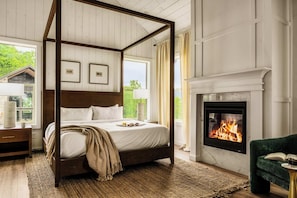 6 bedrooms, iron/ironing board, WiFi, bed sheets