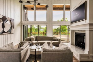 TV, fireplace, offices