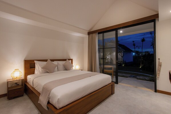 Deluxe Double Room, Pool View | Iron/ironing board, free WiFi