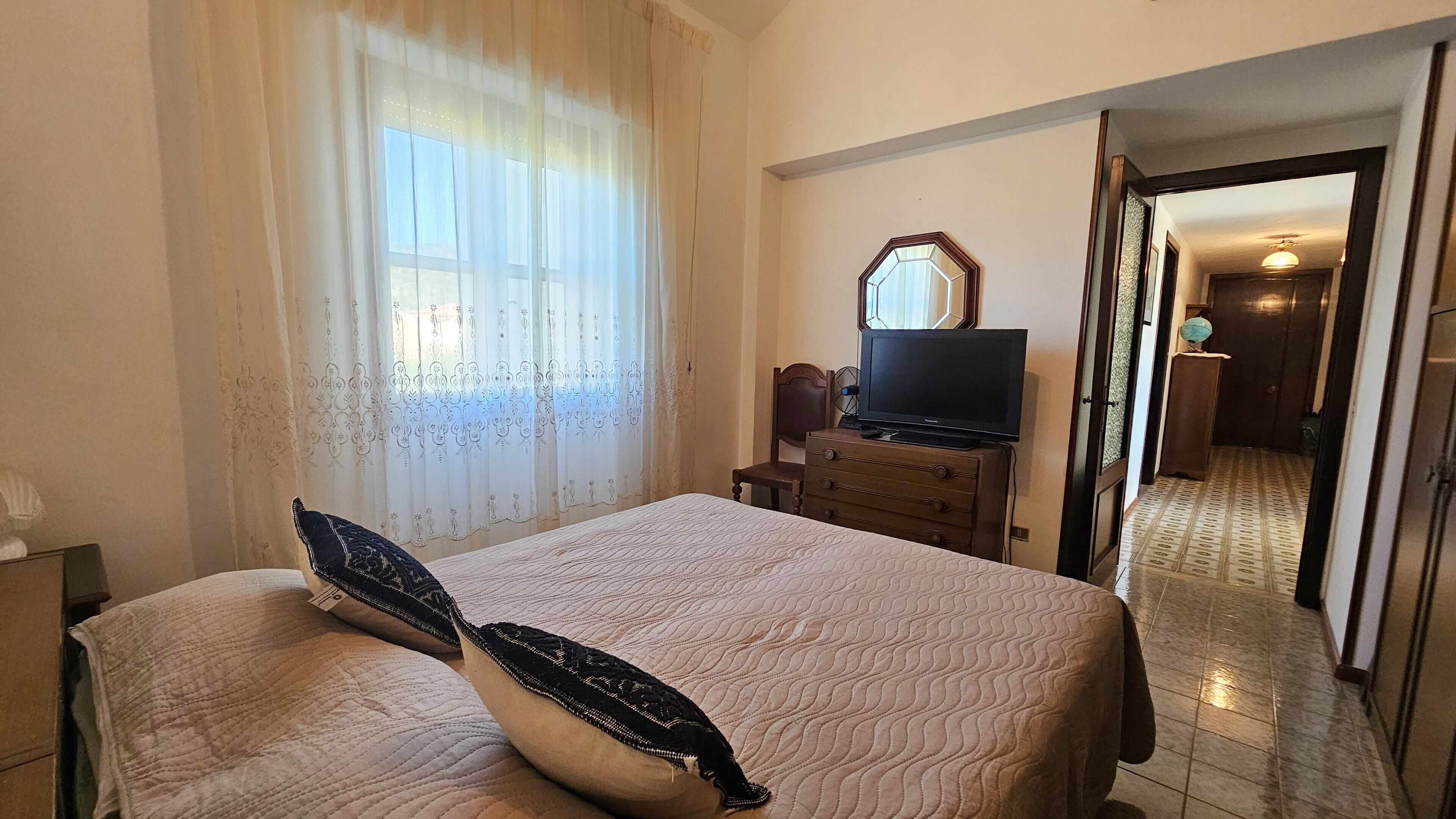 2 bedrooms, bed sheets