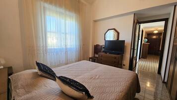 2 bedrooms, bed sheets