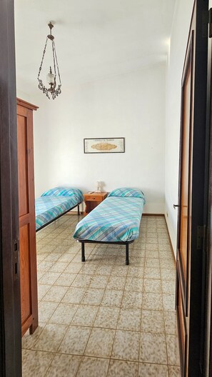 2 bedrooms, bed sheets - Casa Bianca Villaputzu (Villaputzu)