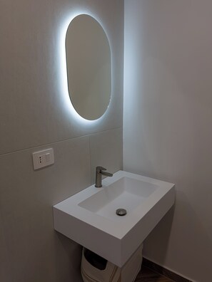 Double Room, 1 Queen Bed, Balcony, City View | Bathroom | Shower, free toiletries, hair dryer, towels