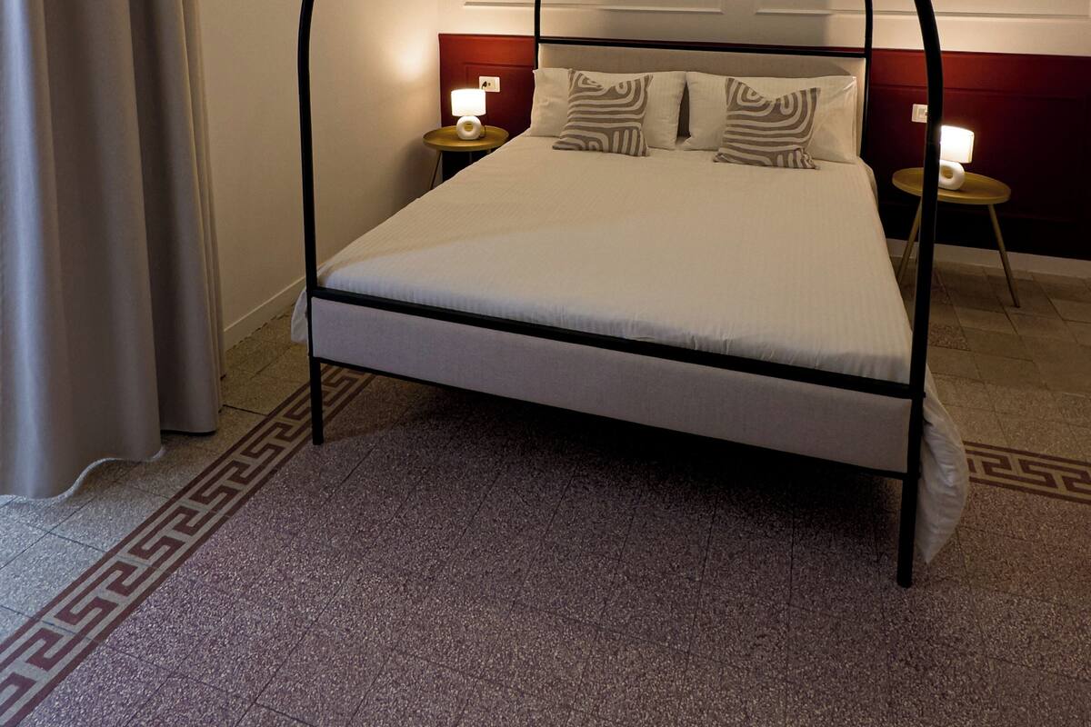 Double Room, Balcony, City View | Blackout drapes, soundproofing, iron/ironing board, WiFi (free)