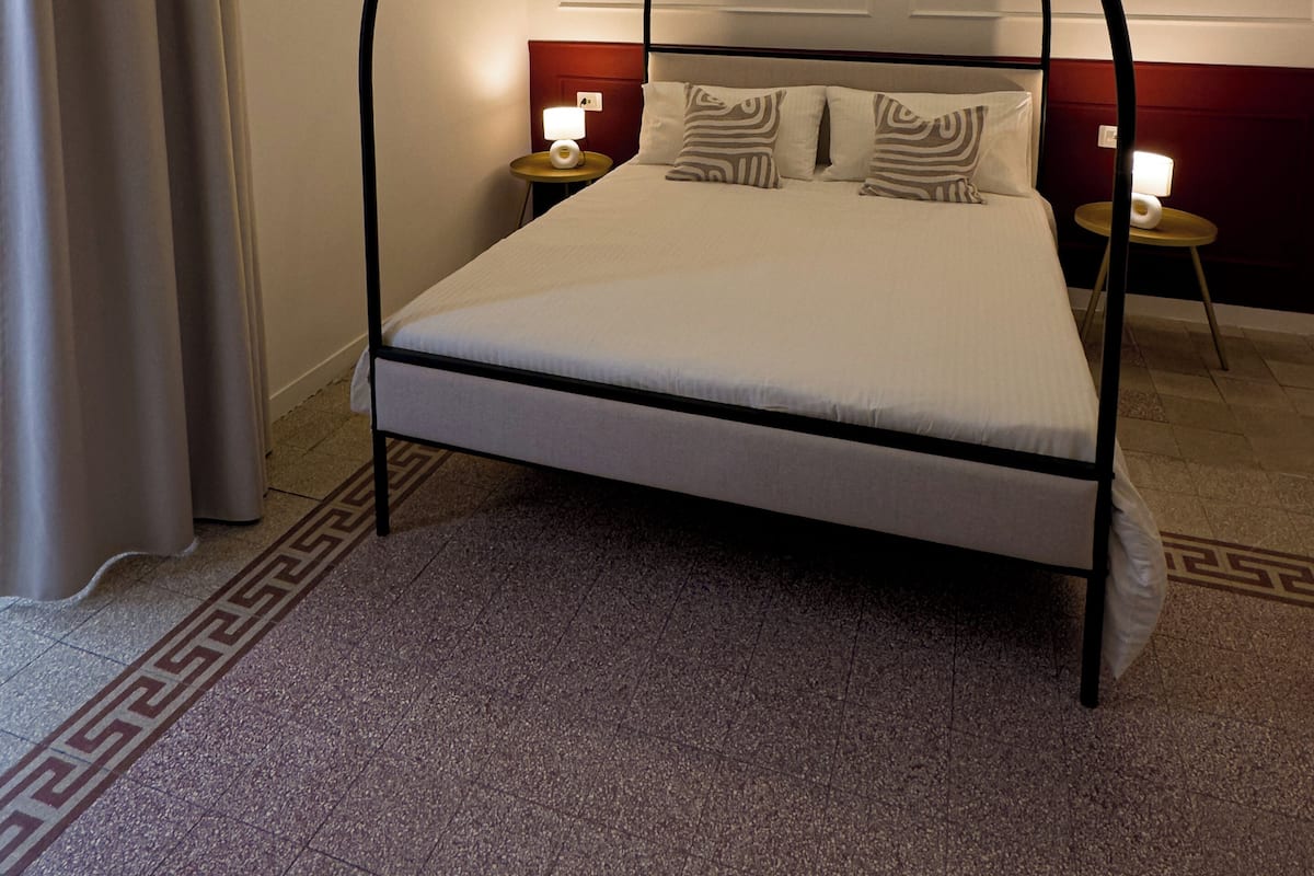 Double Room, Balcony, City View | Blackout drapes, soundproofing, iron/ironing board, free WiFi