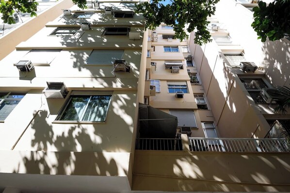 تفاصيل الفندق من الخارج