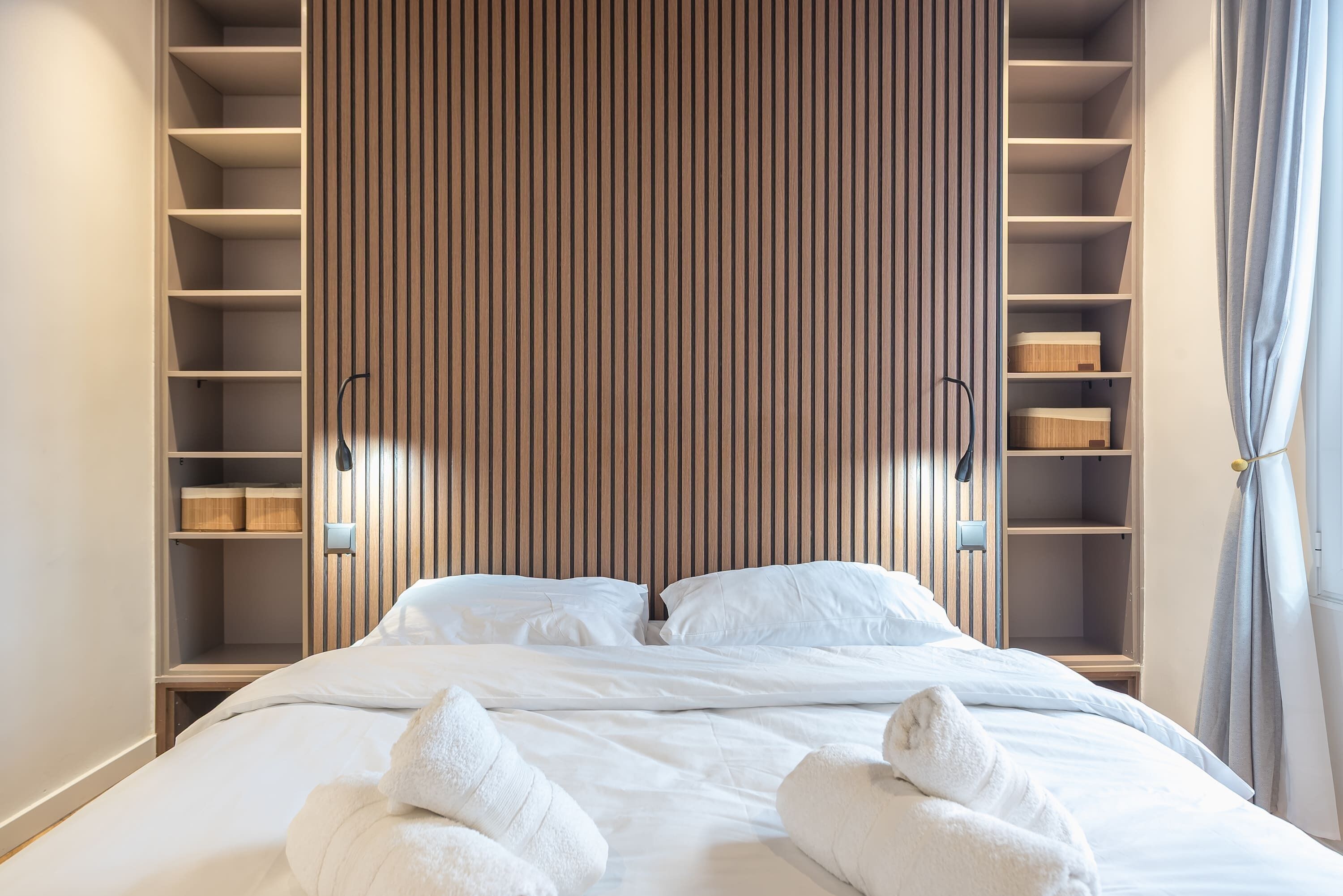 1 soverom og strykejern/-brett