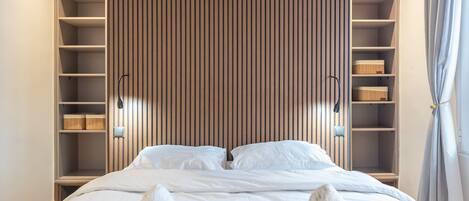 1 soverom og strykejern/-brett