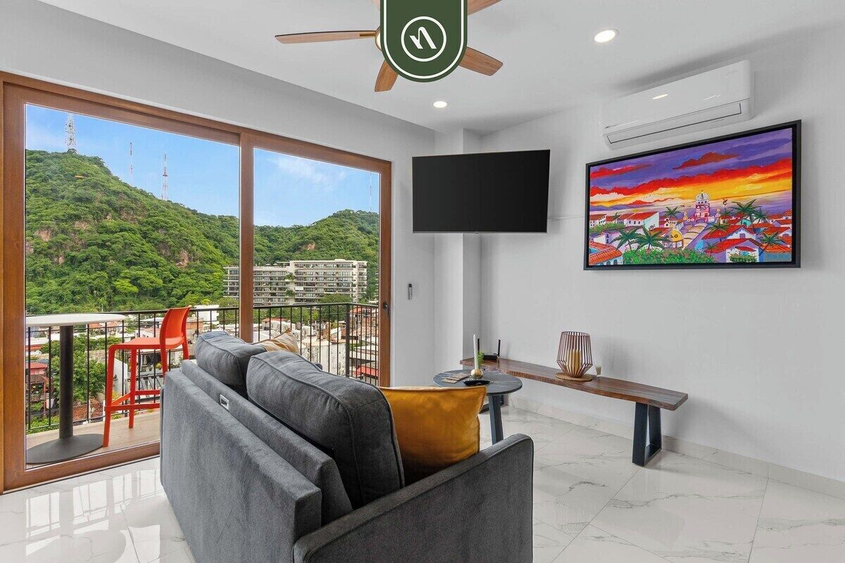Condo, 1 Queen Bed with Sofa bed, Pool Access, Ocean View (Luz 401) | Living area