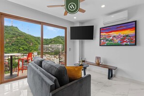 Apartment, 1 Queen Bed with Sofa bed, Balcony, Ocean View (Luz 401) | Living area | 42-inch flat-screen TV with digital channels
