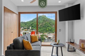 Apartment, 1 Queen Bed with Sofa bed, Balcony, Ocean View (Luz 401) | Living area | 42-inch flat-screen TV with digital channels