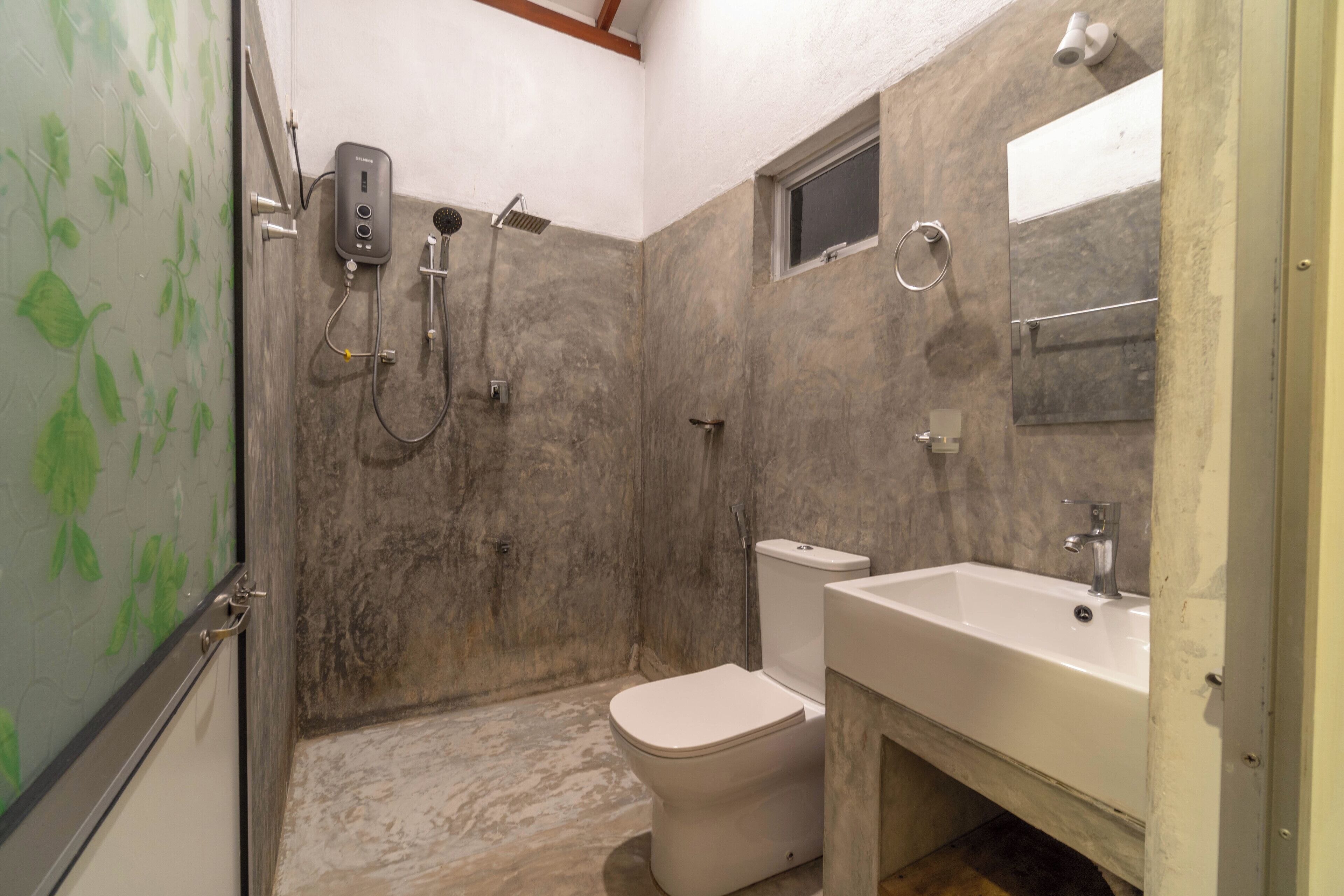 Bidet, serviettes fournies, savon, shampooing