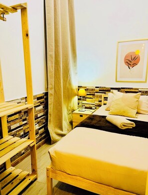 Appartement de base | Literie hypoallergénique, rideaux d’obscurcissement