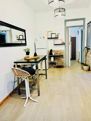 Living area - Basic Interior Apartment Sagrada Familia (Barcelona)