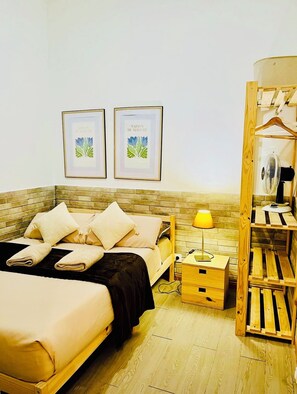 Hypo-allergenic bedding, blackout curtains, iron/ironing board - Basic Interior Apartment Sagrada Familia (Barcelona)