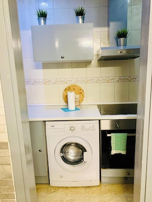 Basic Apartment | Private kitchen