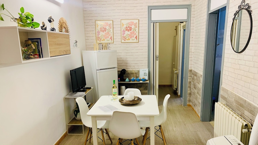 Basic Interior Apartment Sagrada Familia