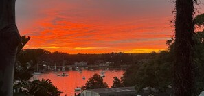 Marina - Stylish 1-Bed escape with views across Berrys Bay (McMahons Point)