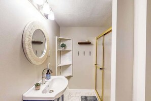 Douche, serviettes fournies