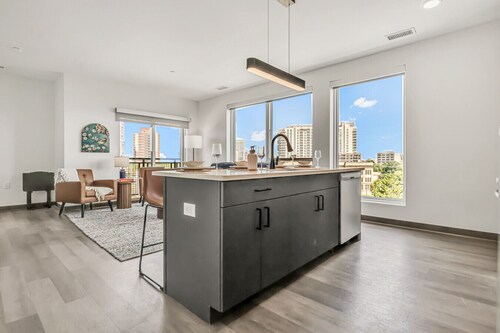 Modern & Elegant 2BR | Cleveland Clinic