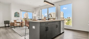 Modern & Elegant 2BR | Cleveland Clinic