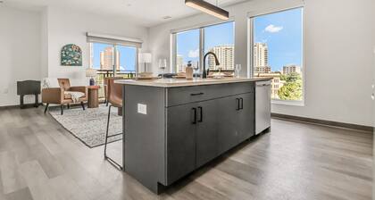 Modern & Elegant 2BR | Cleveland Clinic