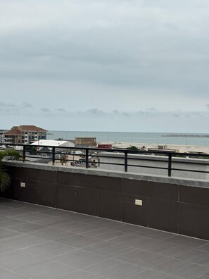 Appartement exécutif, 1 chambre, vue sur l’océan, secteur Affaires | Terrasse/patio