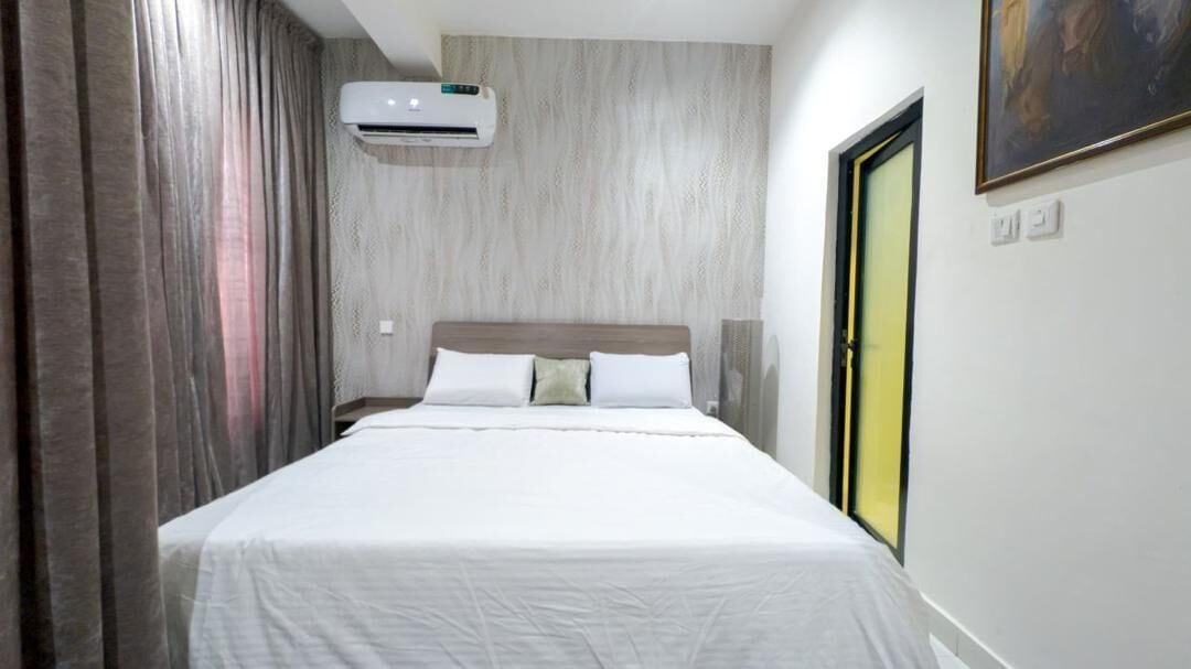 Hypo-allergenic bedding, laptop workspace, blackout curtains