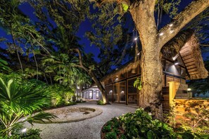 Property grounds - Miami Jungle Retreat  Luxury Wellness Oasis (Miami)
