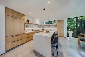 Private kitchen - Miami Jungle Retreat  Luxury Wellness Oasis (Miami)