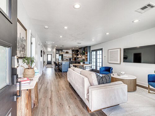 4BR-2BA Pet-Friendly + South of Downtown OKC + Park
