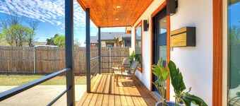 4 sumptuous bedrooms · 2 full baths · S. Downtown OKC park view · Pet-friendly
