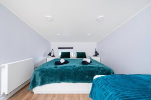 3 bedrooms, desk, WiFi