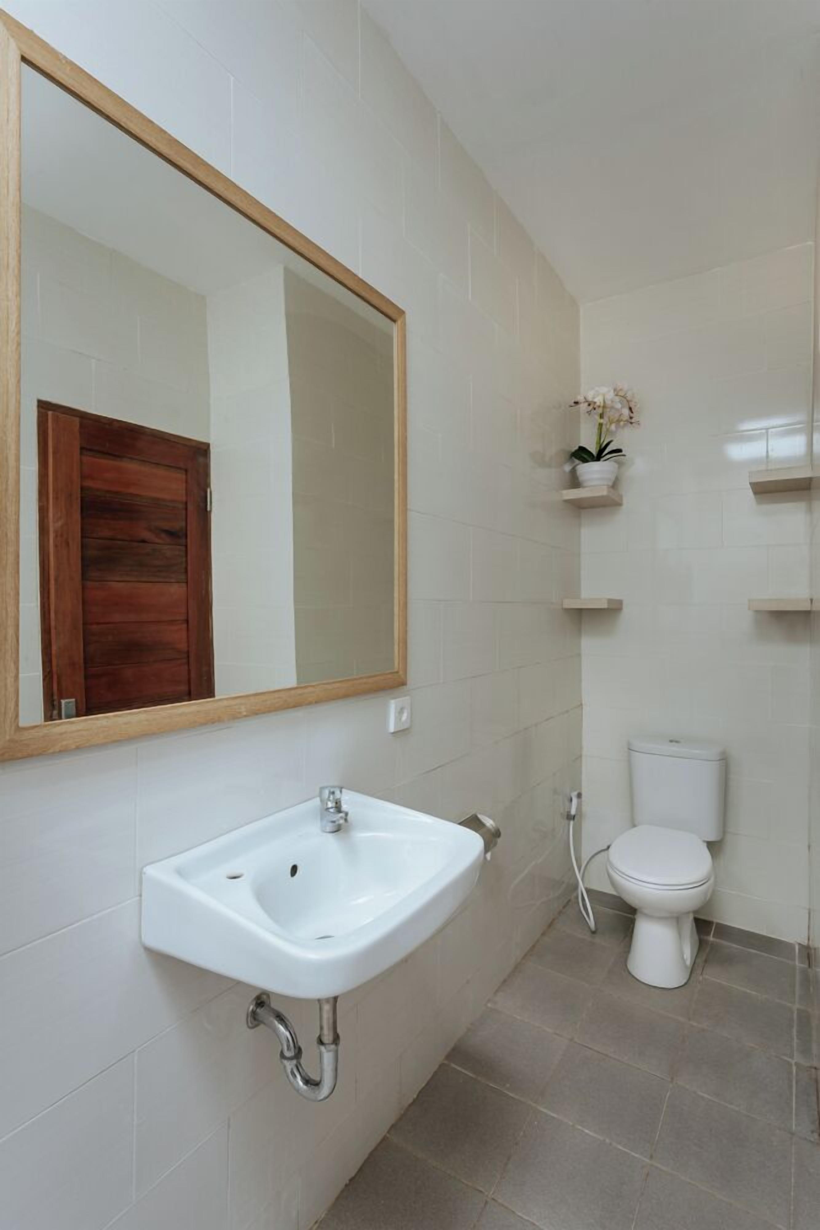 Quarto casal luxo | Banheiro | Roupões de banho, bidê