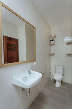Bathroom - Nudel Canggu By Hospitality Bali (Canggu)