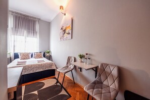 1 slaapkamer, een strijkplank/strijkijzer, wifi, beddengoed