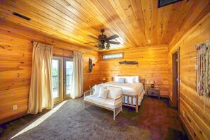 4 bedrooms, desk, iron/ironing board, free WiFi