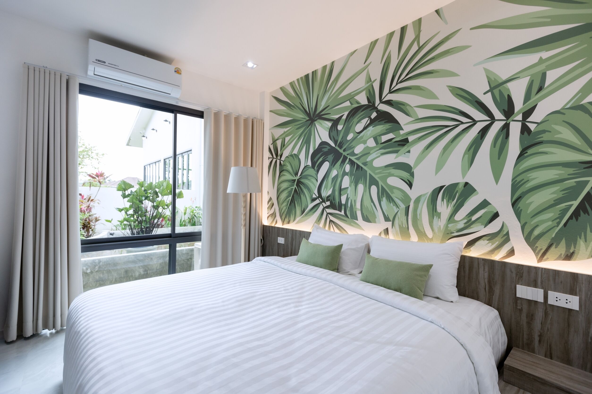 Chambre Double Standard, 1 très grand lit, non-fumeur