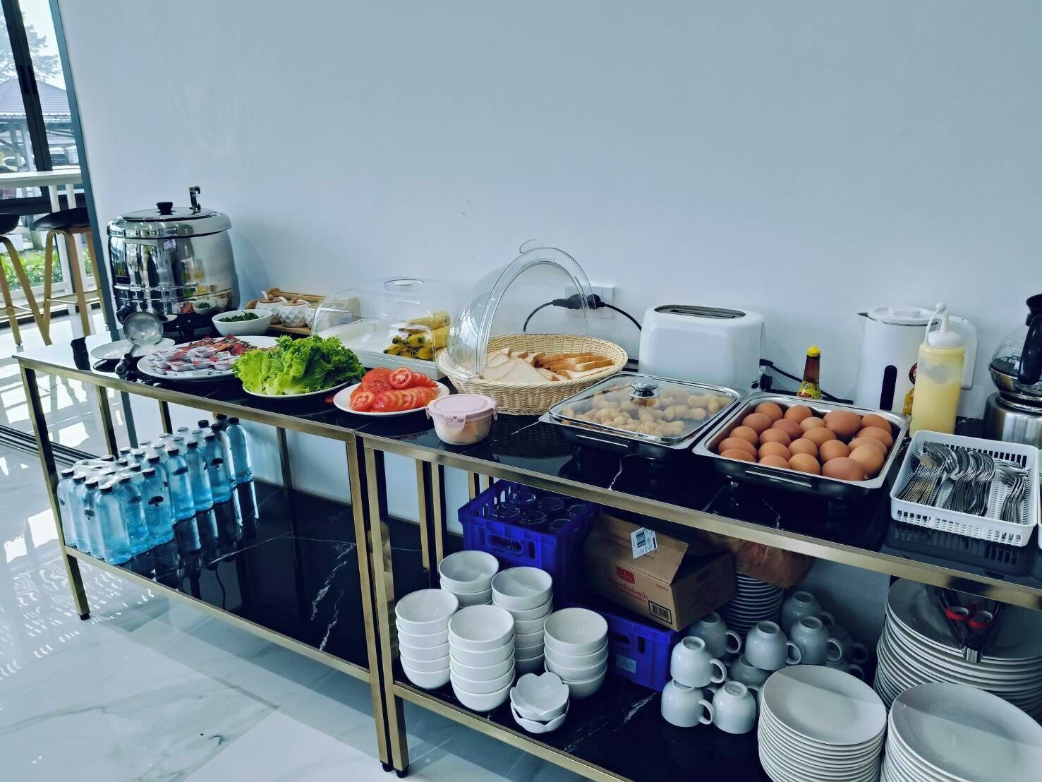 Free daily buffet breakfast 