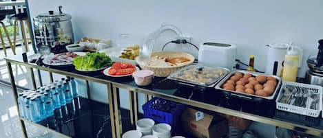 Free daily buffet breakfast