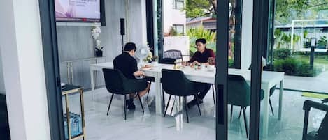 Free daily buffet breakfast