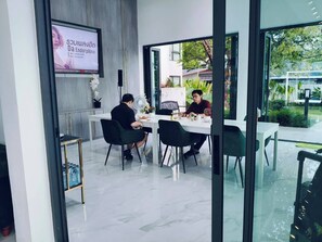 Desayuno buffet incluido todos los días 