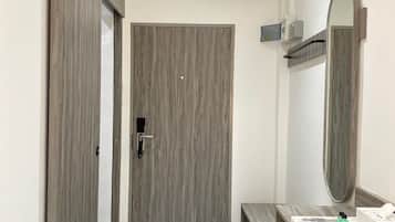 Kamar Double Standar, microwave, pemandangan kebun | Meja kerja, ruang kerja ramah laptop, dan Wi-Fi gratis