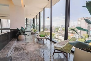 المنشأة من الداخل