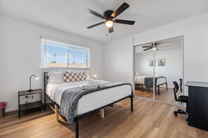 Desk, iron/ironing board, WiFi, bed sheets