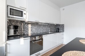 Fridge, microwave, oven, stovetop