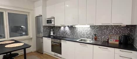 Fridge, microwave, oven, stovetop
