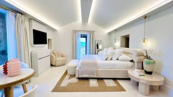 Suite Standard, vista mare | Una cassaforte in camera, tende oscuranti, Wi-Fi gratuito