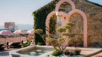 Outdoor pool, pool umbrellas, sun loungers