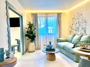 Standard Suite, Sea View | Living area